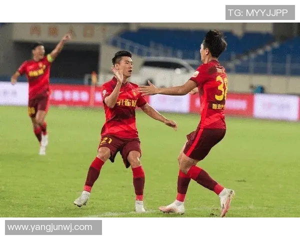 南京足球队以94分领跑杯赛积分榜展现强劲实力和夺冠希望