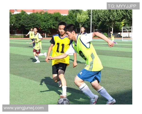 杭州足球队的团队协作揭秘:如何在绿茵场上实现完美配合与默契合作 杭州足球队的团队协作揭秘:如何在绿茵场上实现完美配合与默契合作